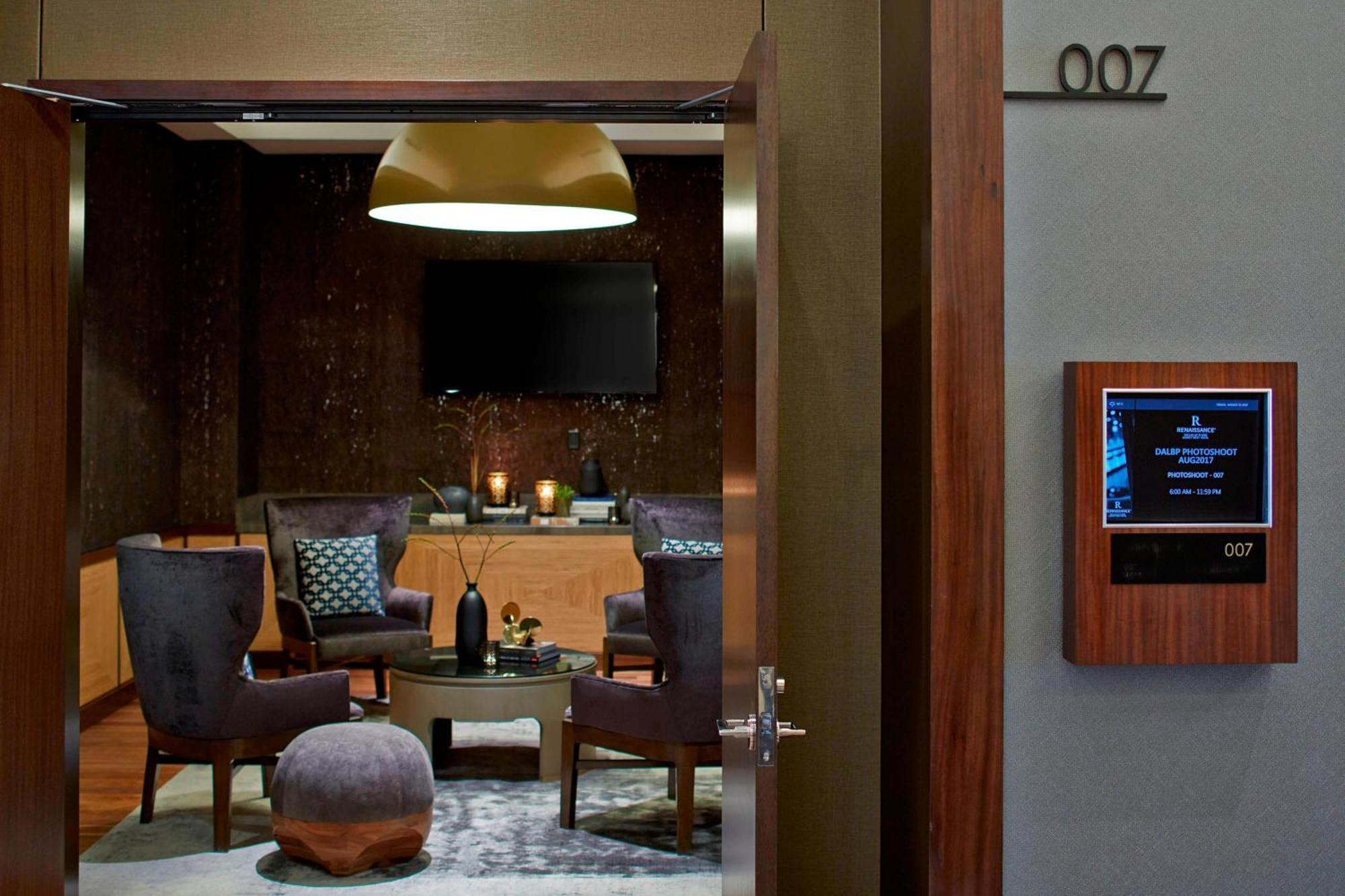 Hotel Renaissance Dallas At Legacy West 4*