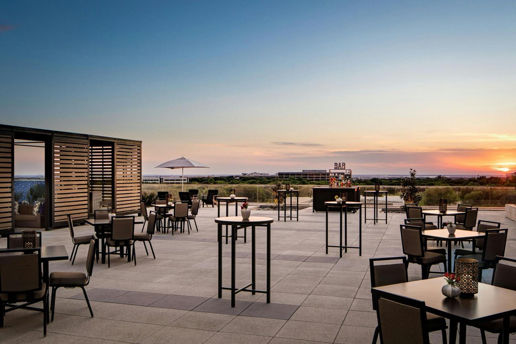 Hotel Renaissance Dallas At Legacy West 4*