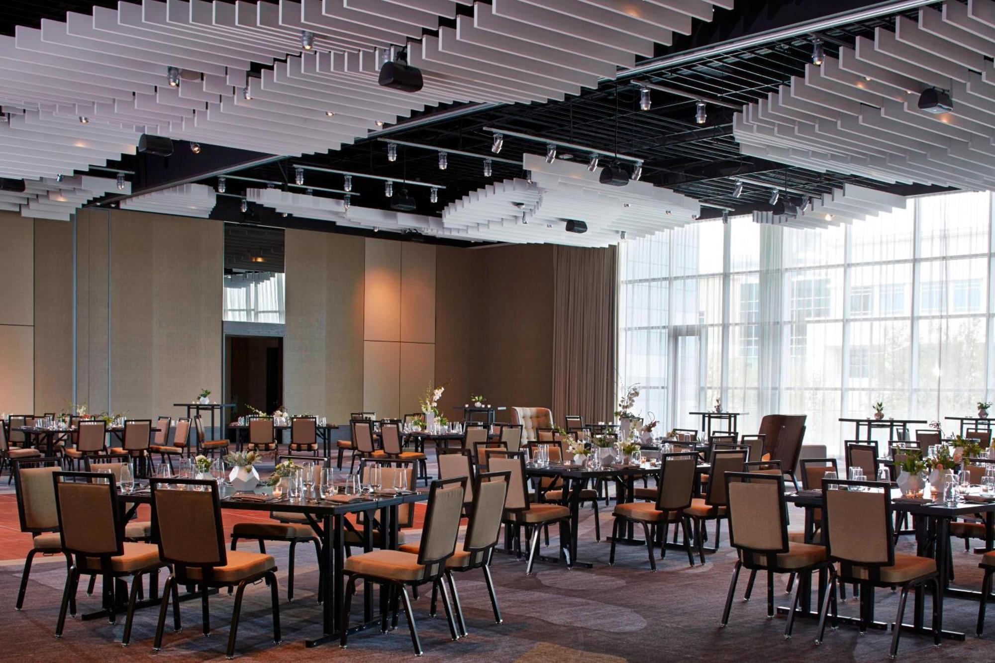 Hotel Renaissance Dallas At Legacy West 4*